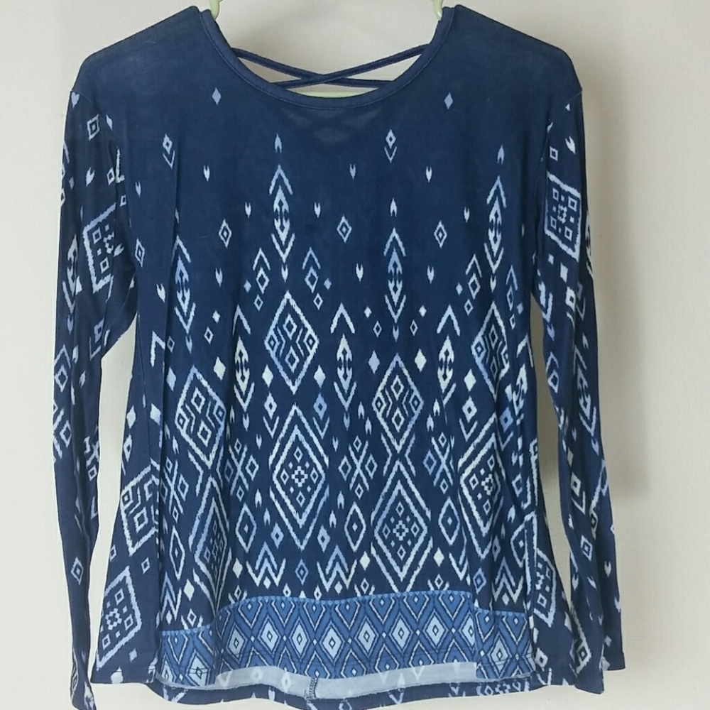 Tshirt top blue white Ikat graphic long sleeve